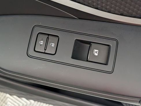 Used 2019 Toyota C-HR LE FWD image 29