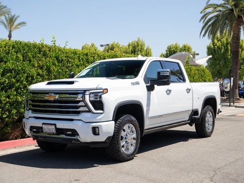 Used 2024 Chevrolet Silverado 2500 High Country w/ High Country Premium Package AWD/4WD image 3