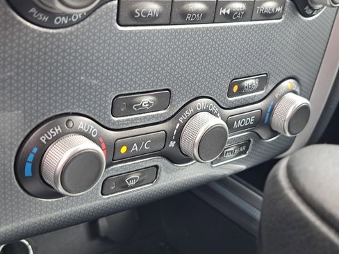 Used 2017 Nissan Pathfinder SL w/ SL Tech Package image 28