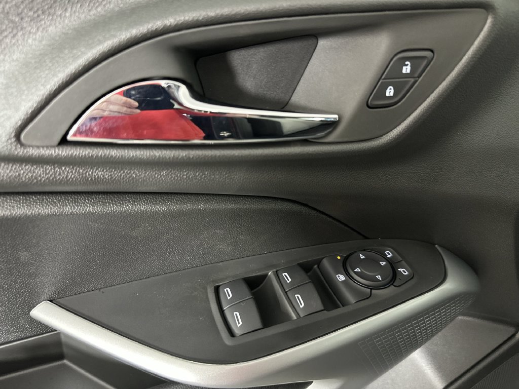 New 2026 Chevrolet Trax LS w/ LS Convenience Package FWD image 22