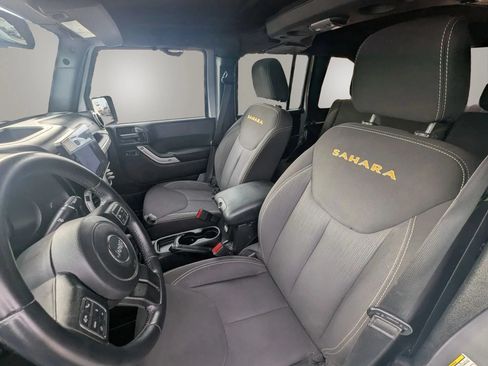 Used 2015 Jeep Wrangler Unlimited Sahara w/ Connectivity Group AWD/4WD image 8