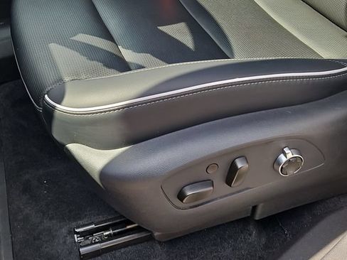 Used 2025 Buick Enclave Avenir AWD/4WD image 16