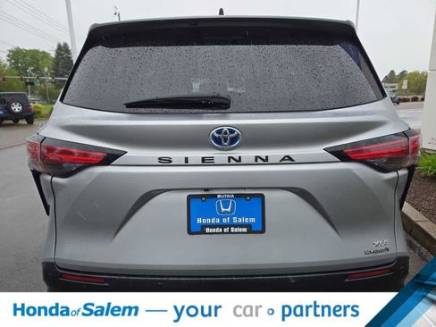 Used 2021 Toyota Sienna XLE w/ XLE Plus Package image 5