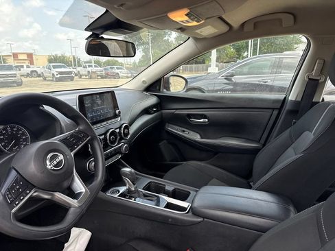 Used 2025 Nissan Sentra SV FWD image 9