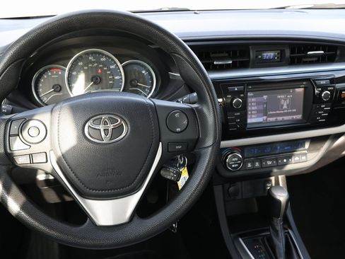 Used 2014 Toyota Corolla LE image 14