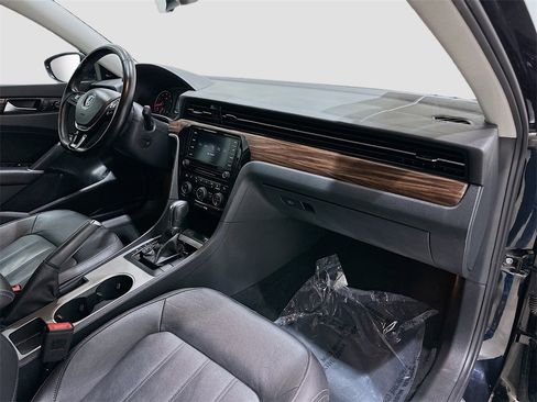 Used 2020 Volkswagen Passat 2.0T SEL image 31