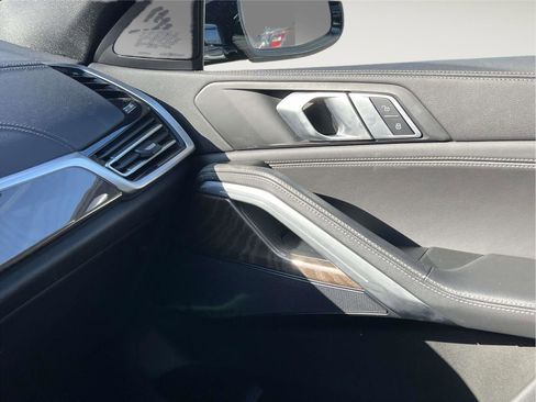 Used 2022 BMW X6 xDrive40i w/ Executive Package image 36