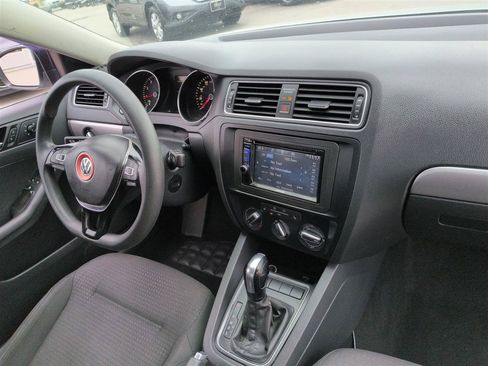 Used 2015 Volkswagen Jetta SE FWD image 33
