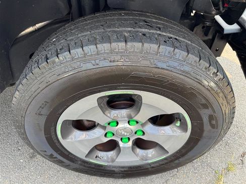 Used 2017 Jeep Wrangler Unlimited Sahara w/ Connectivity Group image 37