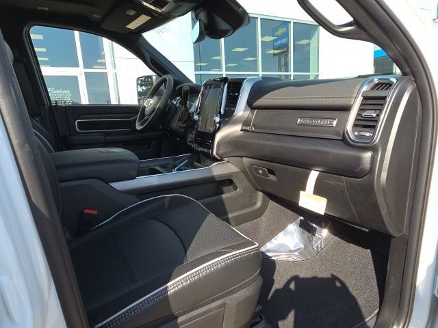 Used 2025 RAM 2500 Laramie AWD/4WD image 7