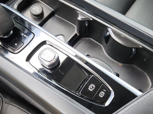 Certified 2024 Volvo S60 B5 Plus AWD/4WD image 30