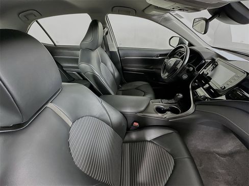 Used 2024 Toyota Camry SE image 25