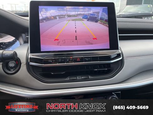 Used 2025 Jeep Compass Limited image 9