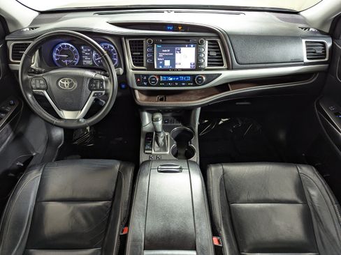 Used 2017 Toyota Highlander XLE FWD image 10