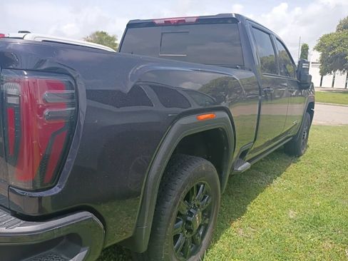 Used 2025 GMC Sierra 2500 AT4 w/ AT4 Premium Plus Package AWD/4WD image 14