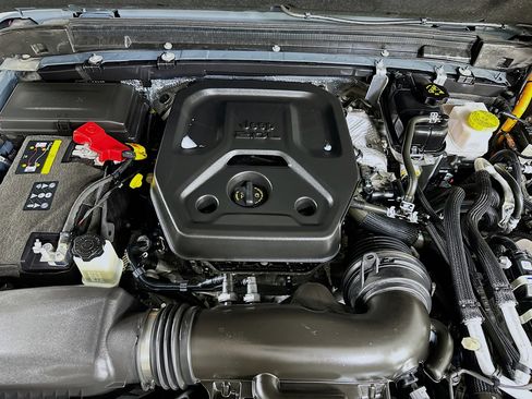 Used 2025 Jeep Wrangler Willys image 30