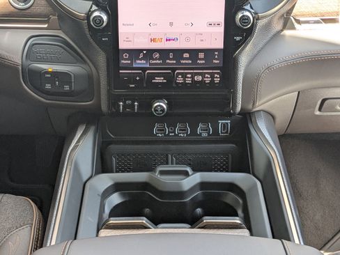 New 2026 RAM 2500 Limited AWD/4WD image 18