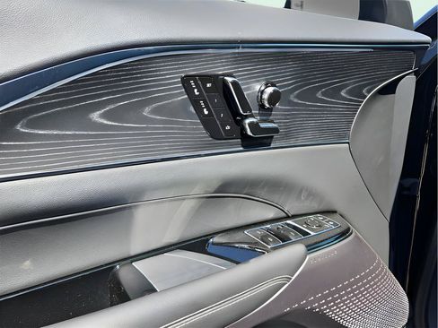 New 2024 Cadillac Lyriq Luxury RWD image 18