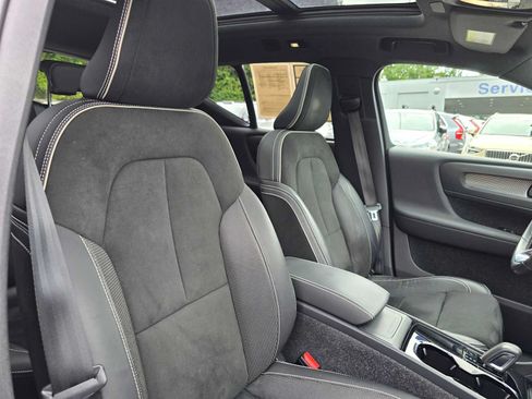 Used 2021 Volvo XC40 P8 Recharge AWD/4WD image 10
