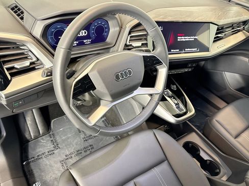 Used 2025 Audi Q4 e-tron Premium w/ Convenience Package image 9