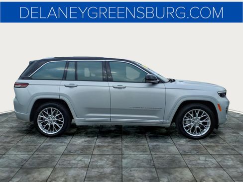 Used 2023 Jeep Grand Cherokee Summit AWD/4WD image 2