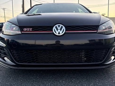 Used 2019 Volkswagen GTI SE FWD image 23