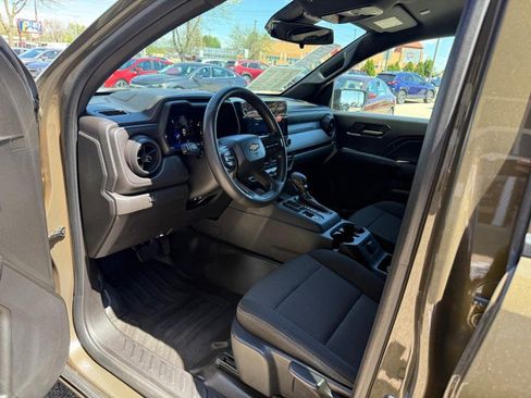 Used 2023 Chevrolet Colorado W/T RWD image 10
