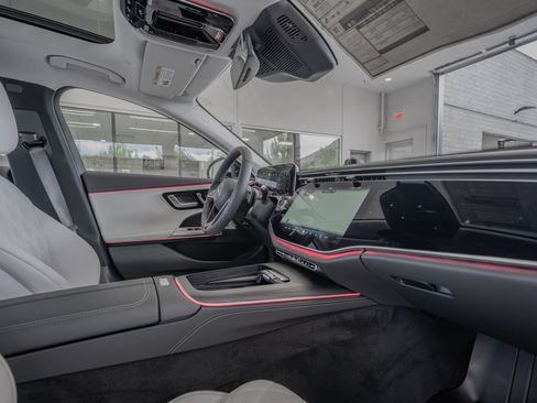 Used 2026 Mercedes-Benz E 350 4MATIC Sedan image 17