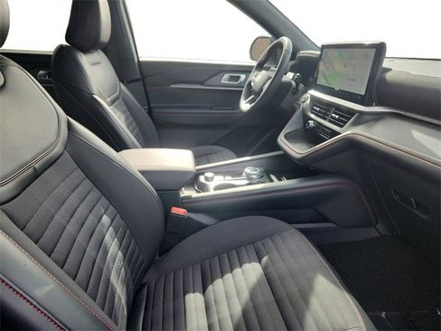 Certified 2025 Ford Explorer ST-Line image 17