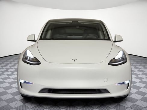 Used 2022 Tesla Model Y Long Range AWD/4WD image 6