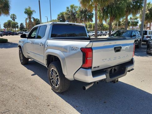 Used 2025 Toyota Tacoma TRD Sport image 4