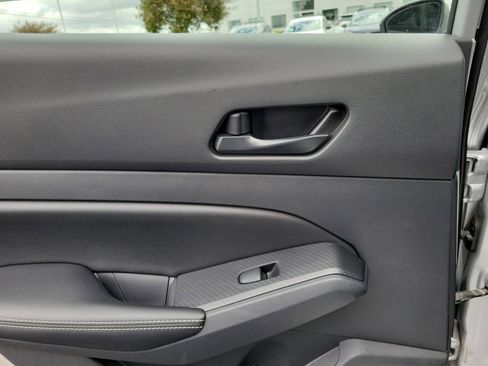 Used 2025 Nissan Altima 2.5 SV FWD image 12