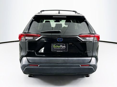 Used 2021 Toyota RAV4 XLE Premium image 7