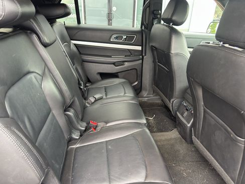 Used 2017 Ford Explorer XLT w/ Equipment Group 202A AWD/4WD image 15