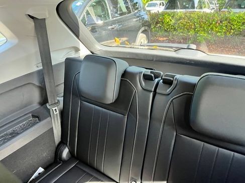 Used 2023 Volkswagen Tiguan SE w/ Panoramic Sunroof Package FWD image 10