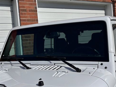 Used 2017 Jeep Wrangler Unlimited Sahara image 13