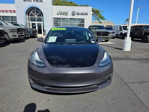 Used 2019 Tesla Model 3 Standard Range image 2