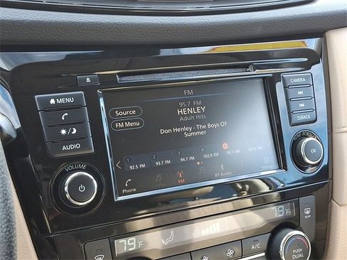 Used 2020 Nissan Rogue SV image 16