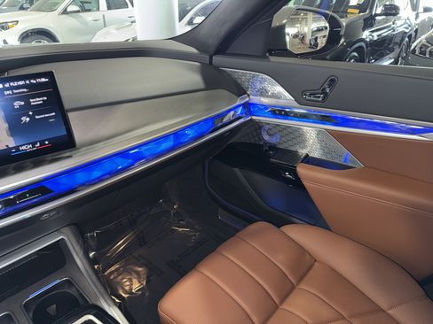 Used 2026 BMW 740i w/ Premium Package image 31