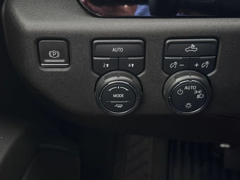 Used 2023 Chevrolet Silverado 1500 LT AWD/4WD image 24