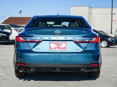 Used 2025 Toyota Camry SE FWD image 5