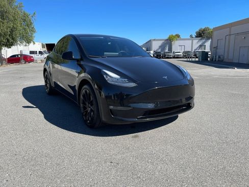 Used 2021 Tesla Model Y Long Range AWD/4WD image 3