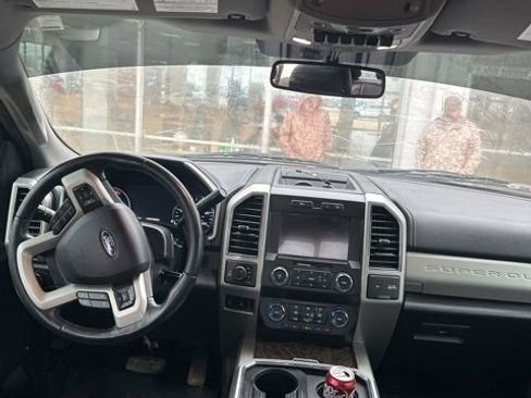 Used 2019 Ford F250 Lariat w/ Chrome Package image 12