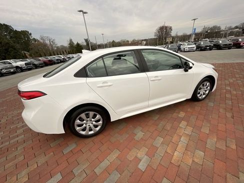 Used 2020 Toyota Corolla LE image 36