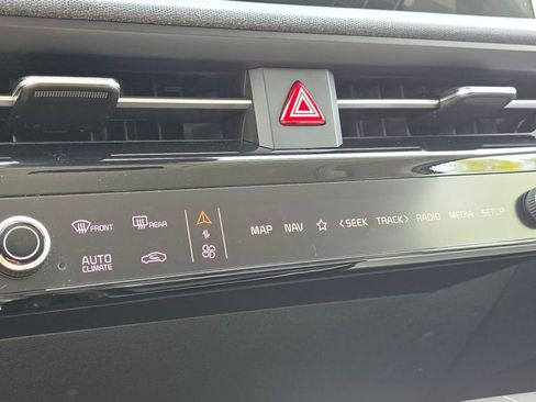 Certified 2024 Kia EV6 Light AWD/4WD image 33