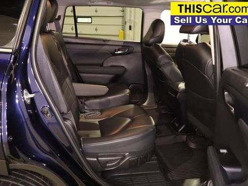 Used 2023 Toyota Highlander XLE image 29