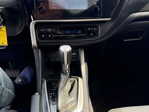 Used 2018 Toyota Corolla LE image 19