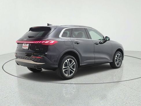 Used 2025 Audi Q5 Premium Plus w/ Premium Plus AWD/4WD image 5