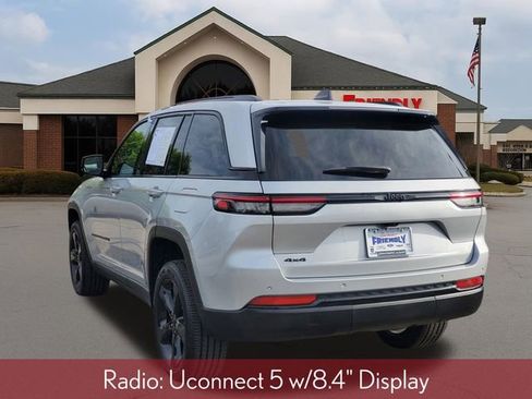 Used 2024 Jeep Grand Cherokee Altitude AWD/4WD image 3
