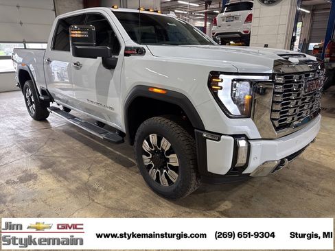 New 2026 GMC Sierra 3500 Denali w/ Denali Reserve Package image 7